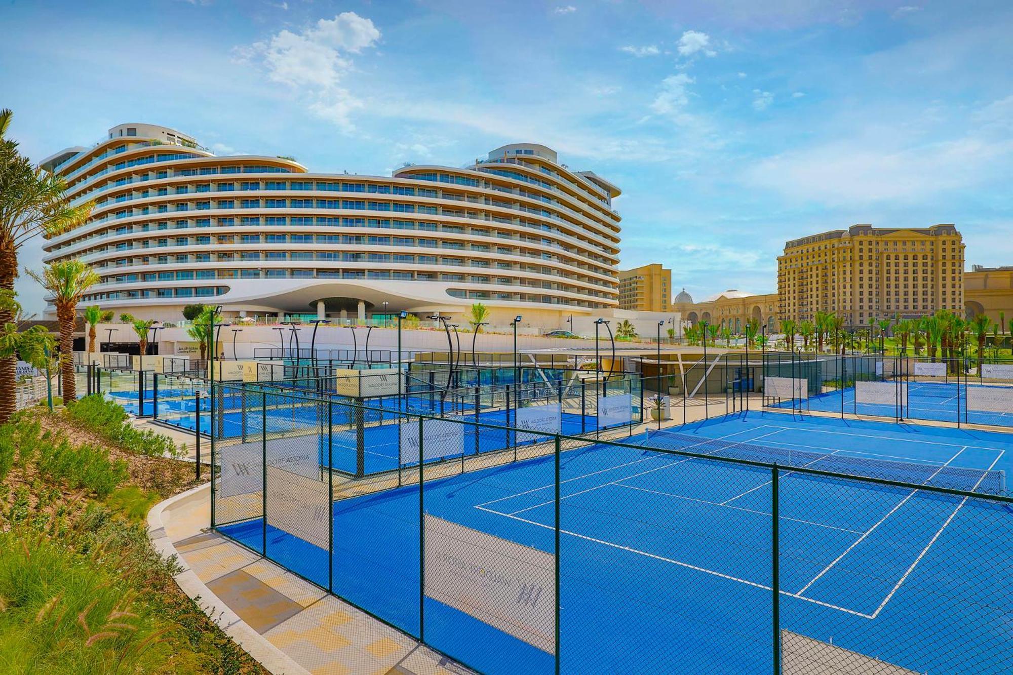 Waldorf Astoria Doha Lusail Εξωτερικό φωτογραφία Tennis courts at Jumeirah Royal Mirage