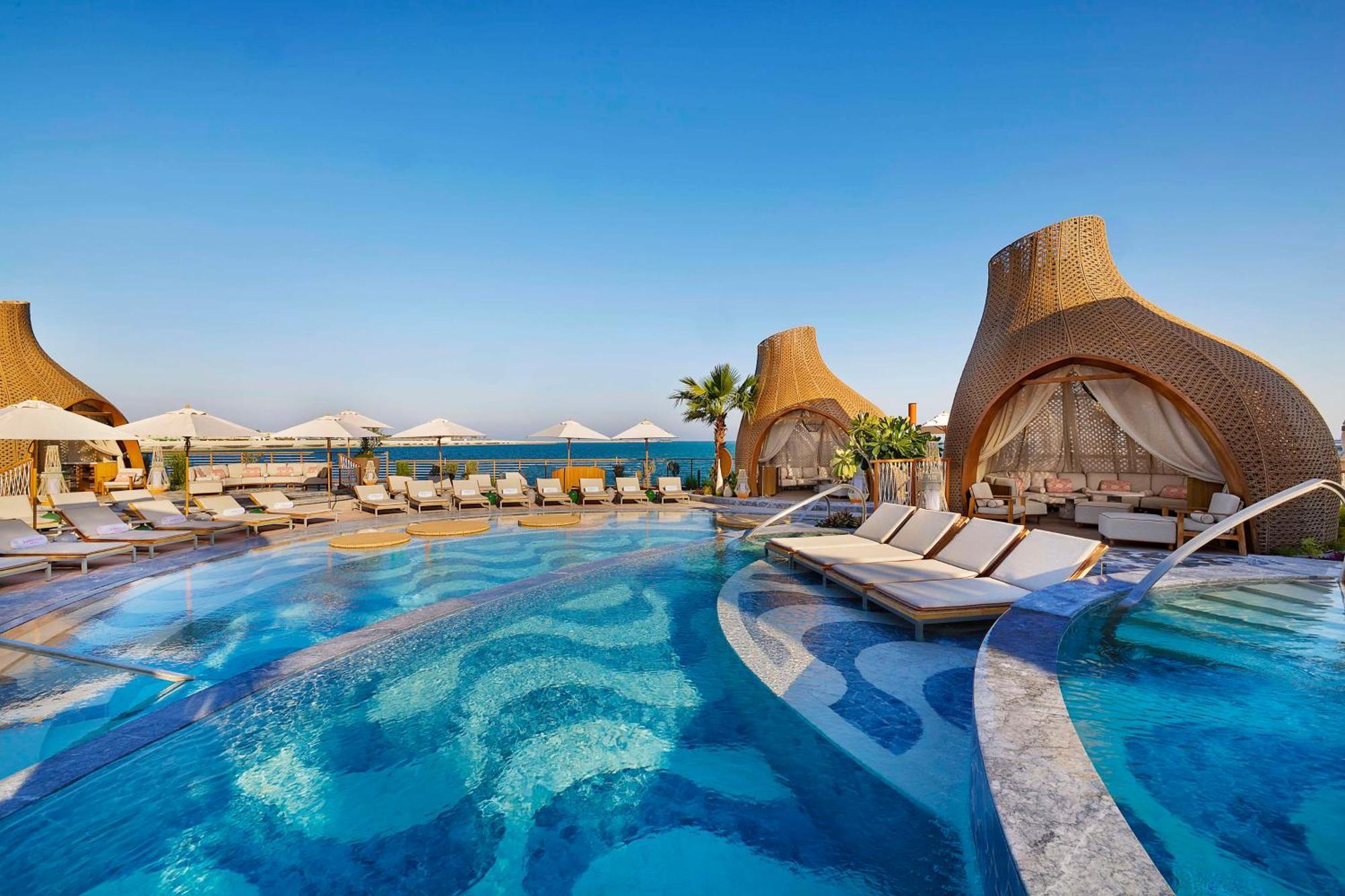 Waldorf Astoria Doha Lusail Εξωτερικό φωτογραφία The resort's pool